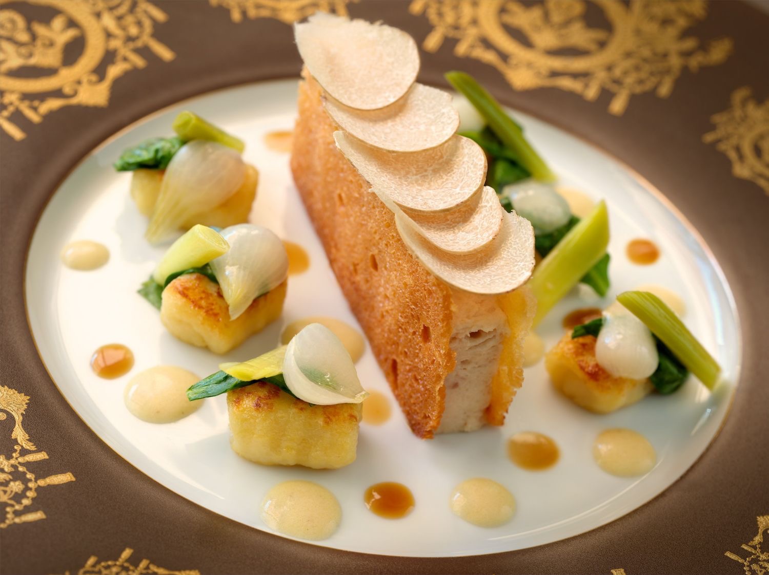 « Croque Monsieur » de boudin blanc, truffe noire, gnocchi et artichauts